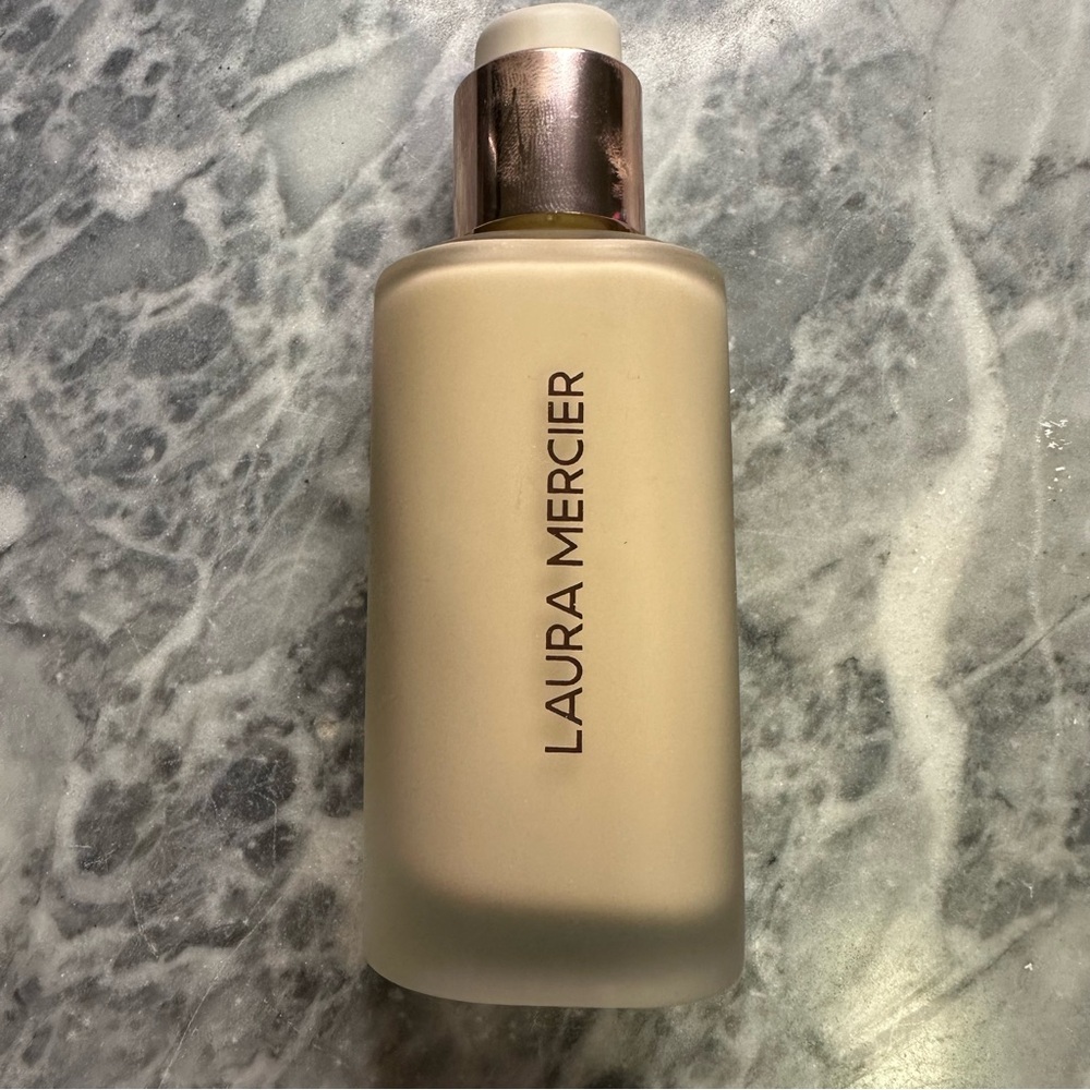 Laura Mercier Foundation Silk